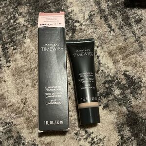 Mary Kay Luminous 3D foundation